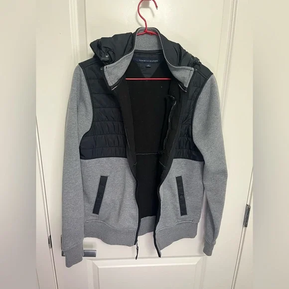 Tommy Hilfiger Men's Black and Gray Zip-Up jacket in size S - Picture 2 of 12
